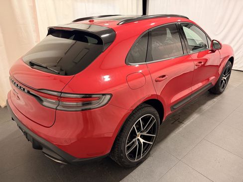 Certified 2025 Porsche Macan image 9