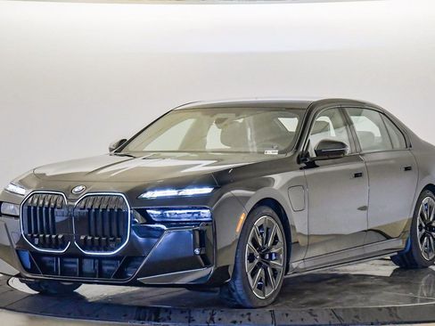 New 2026 BMW 750e xDrive w/ Executive Package image 1