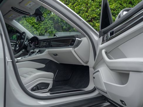 Used 2023 Porsche Panamera 4 Platinum Edition w/ Assistance Package image 32