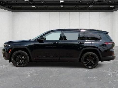 Used 2023 Jeep Grand Cherokee L Laredo AWD/4WD image 2