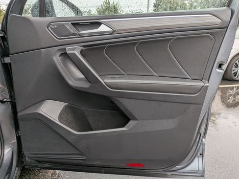 Used 2022 Volkswagen Tiguan SEL R-Line image 36