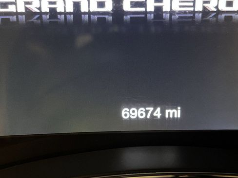 Used 2022 Jeep Grand Cherokee Laredo E image 16