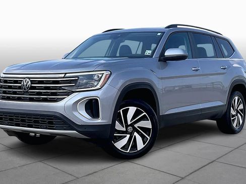 Used 2024 Volkswagen Atlas SE image 2