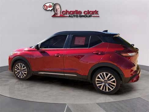 Used 2023 Nissan Kicks SR image 2
