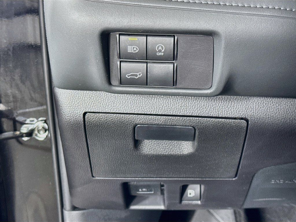 Used 2023 Toyota Highlander XLE AWD/4WD image 20