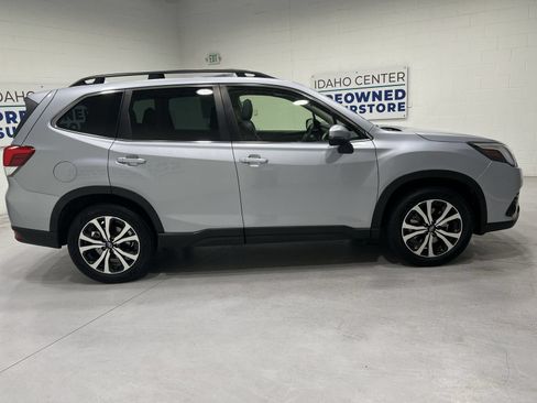 Used 2023 Subaru Forester Limited AWD/4WD image 9