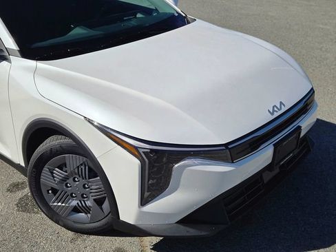 New 2026 Kia K4 FWD image 4