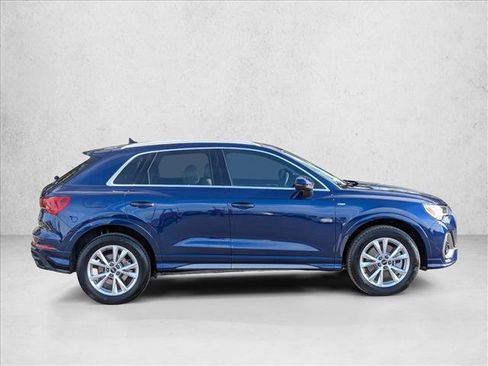 Used 2023 Audi Q3 2.0T Premium w/ Convenience Package image 4