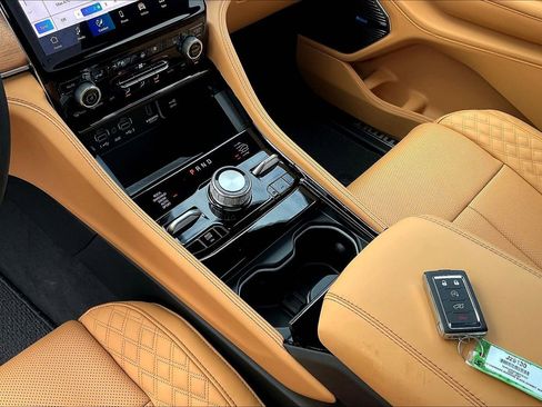 New 2025 Jeep Grand Cherokee Summit image 9