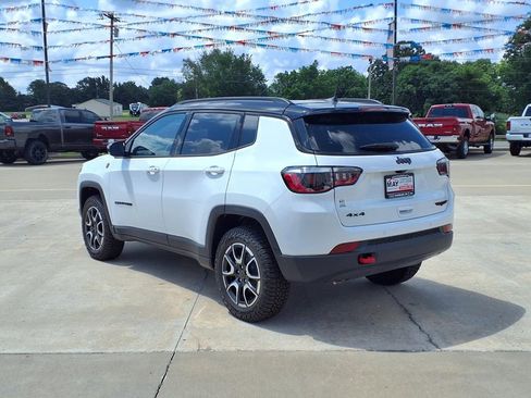 New 2026 Jeep Compass Trailhawk w/ Sun, Sound & Navigation Group AWD/4WD image 12