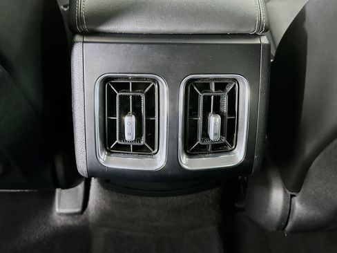 Used 2024 Kia Sorento S image 27