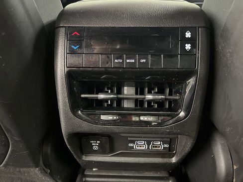 Used 2021 Jeep Grand Cherokee L Altitude image 24