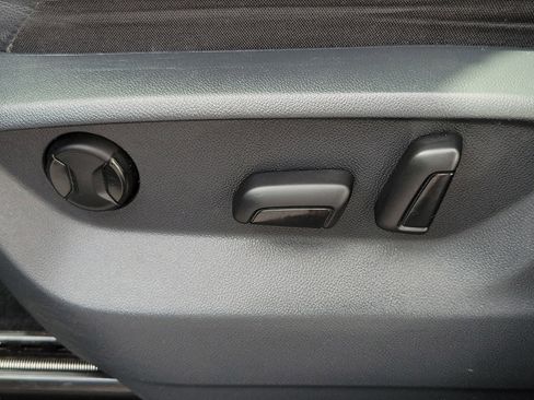 Used 2021 Volkswagen Tiguan SEL image 18