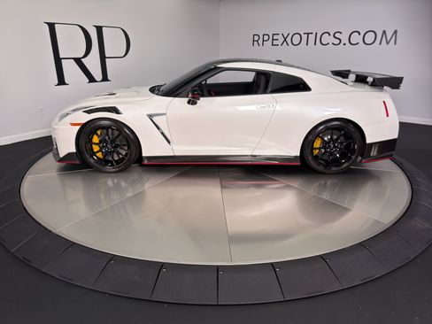 Used 2021 Nissan GT-R NISMO AWD/4WD image 6