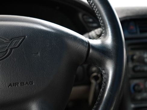 Used 2000 Chevrolet Corvette Coupe RWD image 18