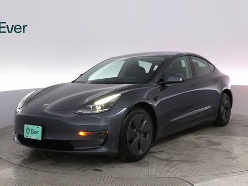 Used 2023 Tesla Model 3 Standard Range image 2