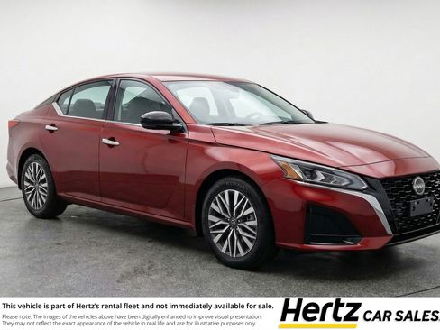Used 2025 Nissan Altima 2.5 SV image 1