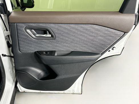 Used 2023 Nissan Rogue SV FWD image 28