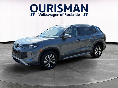 Used 2025 Volkswagen Tiguan S AWD/4WD image 2