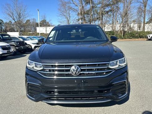 Certified 2023 Volkswagen Tiguan SEL R-Line image 8