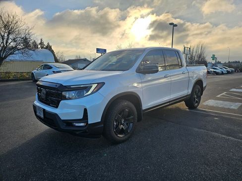 Used 2025 Honda Ridgeline Black Edition image 3