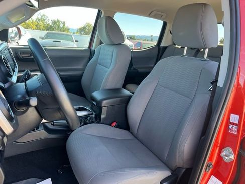 Used 2018 Toyota Tacoma SR5 image 17