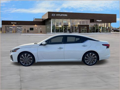 Used 2024 Nissan Altima 2.5 SL image 2