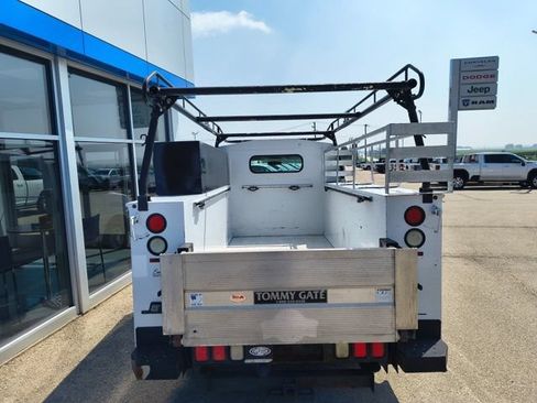 Used 2011 Chevrolet Express 3500 RWD image 4