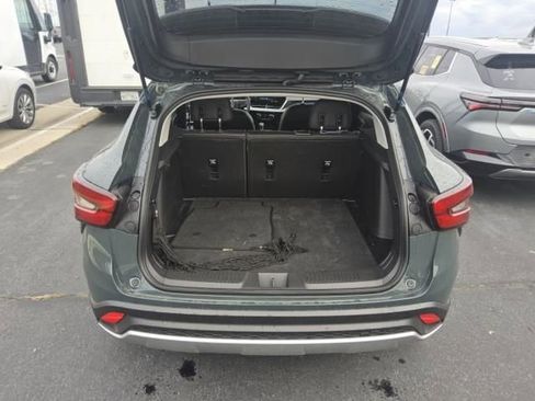 Used 2025 Chevrolet Trax LT FWD image 5