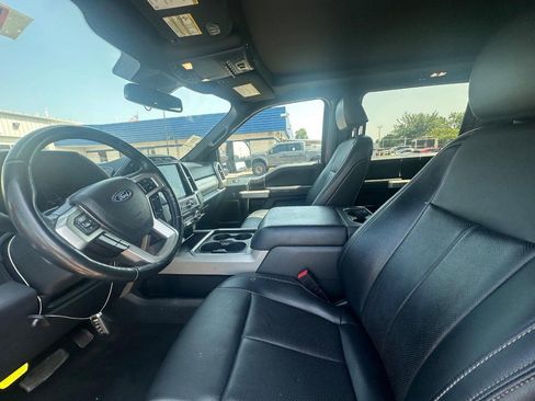 Used 2022 Ford F250 Lariat w/ Black Appearance Package AWD/4WD image 11