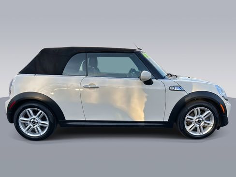 Used 2015 MINI Cooper S image 2
