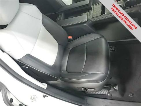 Used 2025 Toyota Sienna XSE image 21