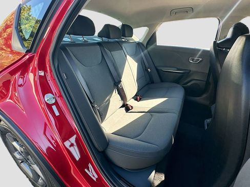 New 2025 Kia K4 LXS image 24