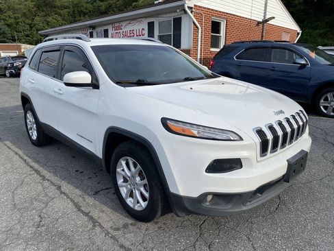 Used 2016 Jeep Cherokee Latitude w/ Cold Weather Group AWD/4WD image 3