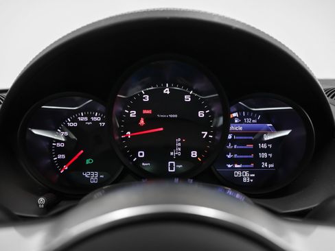 Certified 2025 Porsche 718 Cayman RWD image 36