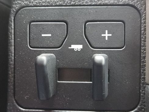 Used 2025 Toyota Tacoma SR5 w/ SR5 Upgrade Package image 10