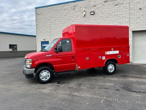 New 2026 Ford E-350 and Econoline 350 Super Duty w/ Interior Upgrade Package RWD image 5