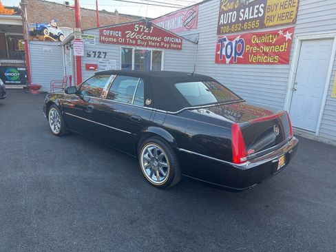 Used 2006 Cadillac DTS Luxury II w/ Sun And Sound Package image 6