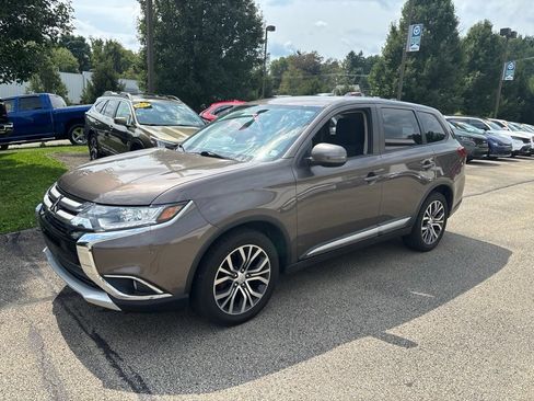 Used 2017 Mitsubishi Outlander SEL AWD/4WD image 3