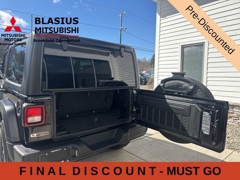 Used 2022 Jeep Wrangler Sport AWD/4WD image 18
