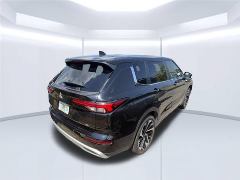 Used 2024 Mitsubishi Outlander SE FWD image 3