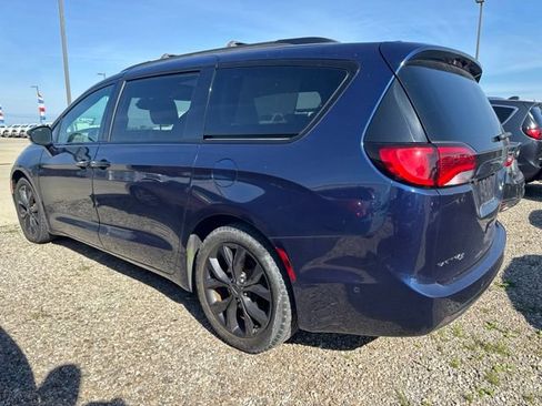Used 2019 Chrysler Pacifica Limited w/ Advanced Safetytec Group FWD image 4