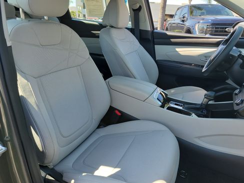 Certified 2025 Hyundai Tucson SE FWD image 23