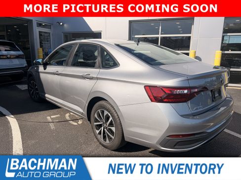 Used 2023 Volkswagen Jetta S w/ Driver Assistance Package FWD image 4