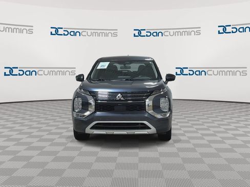 Used 2024 Mitsubishi Outlander SE FWD image 3