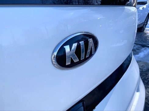 Used 2019 Kia Soul Base w/ Convenience Package image 31