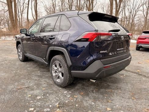 Used 2022 Toyota RAV4 XLE w/ Convenience Package image 4
