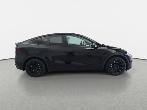 Used 2023 Tesla Model Y Long Range image 4