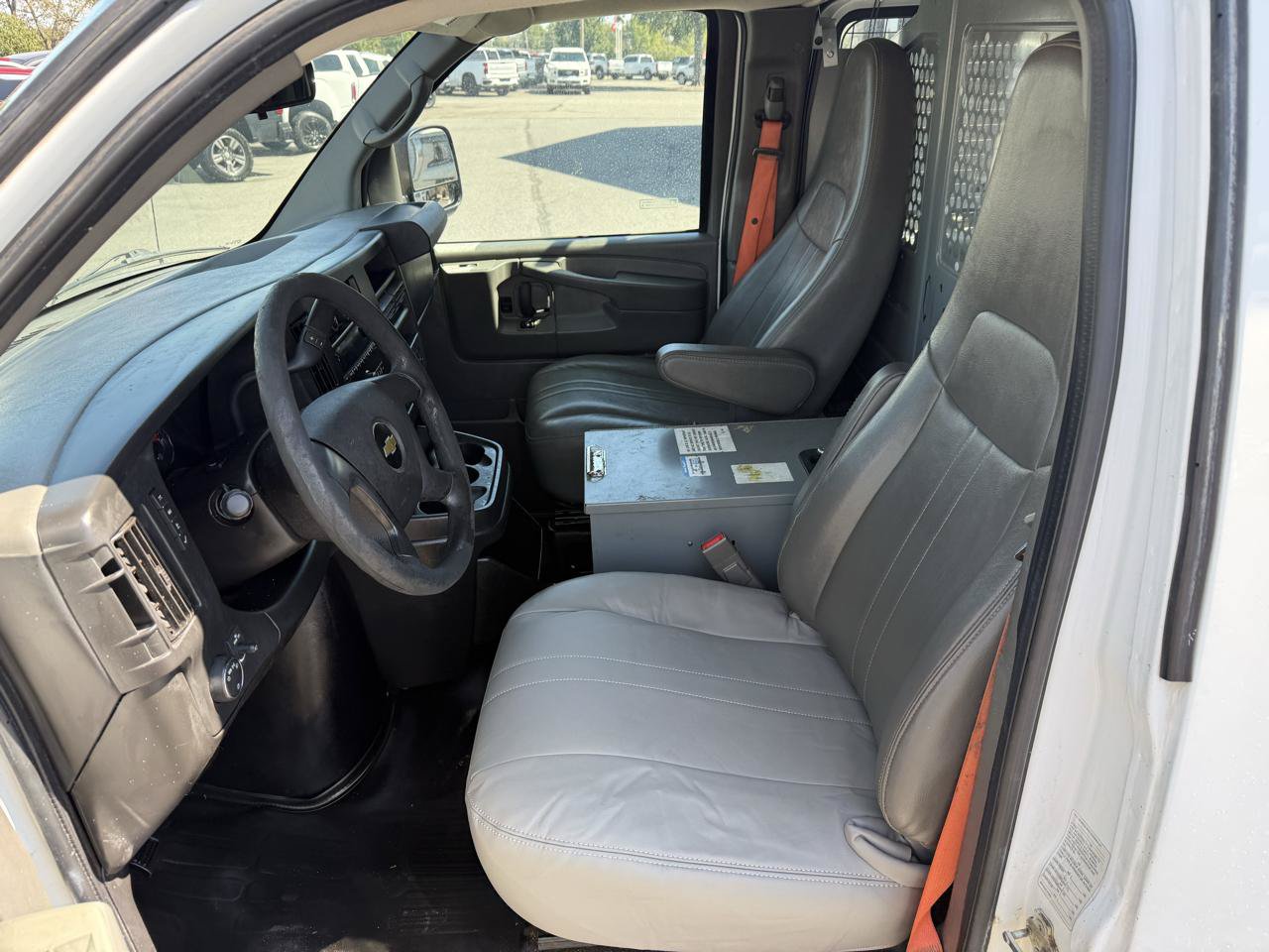 Used 2015 Chevrolet Express 2500 RWD image 10