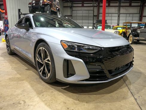 Used 2022 Audi e-tron GT Premium Plus w/ Performance Package AWD/4WD image 12